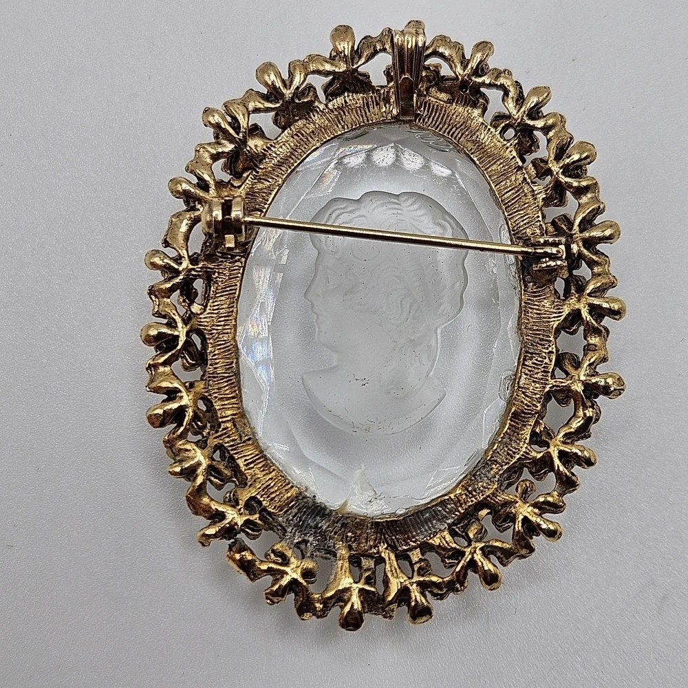VINTAGE Reverse Carved Glass Gold Tone Oval Cameo Pendant Brooch Pin